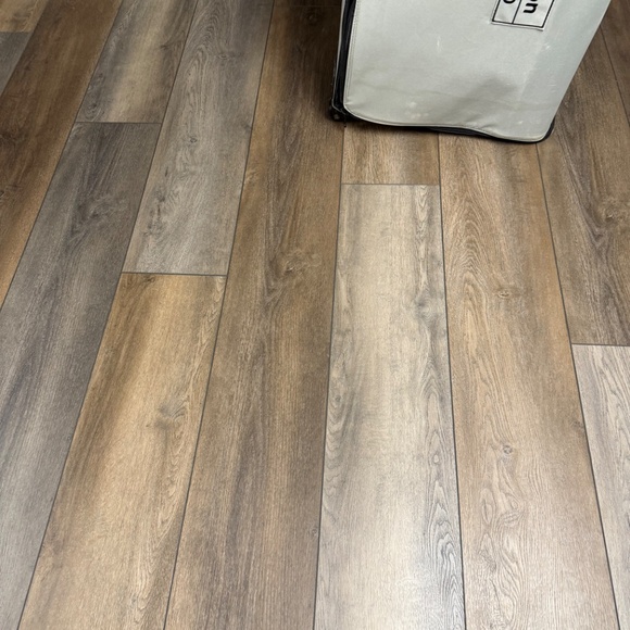 Vineyard Vines Women’s Puffer Jacket Size Medium - Picture 8 of 10